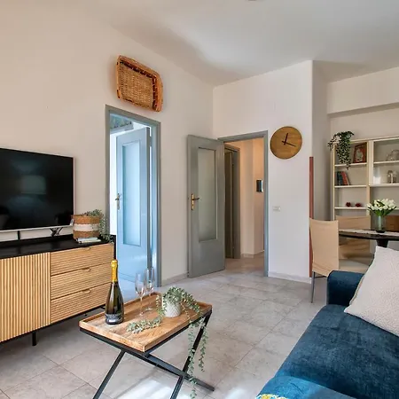 Giommy 163: E Confortevole Apartment *